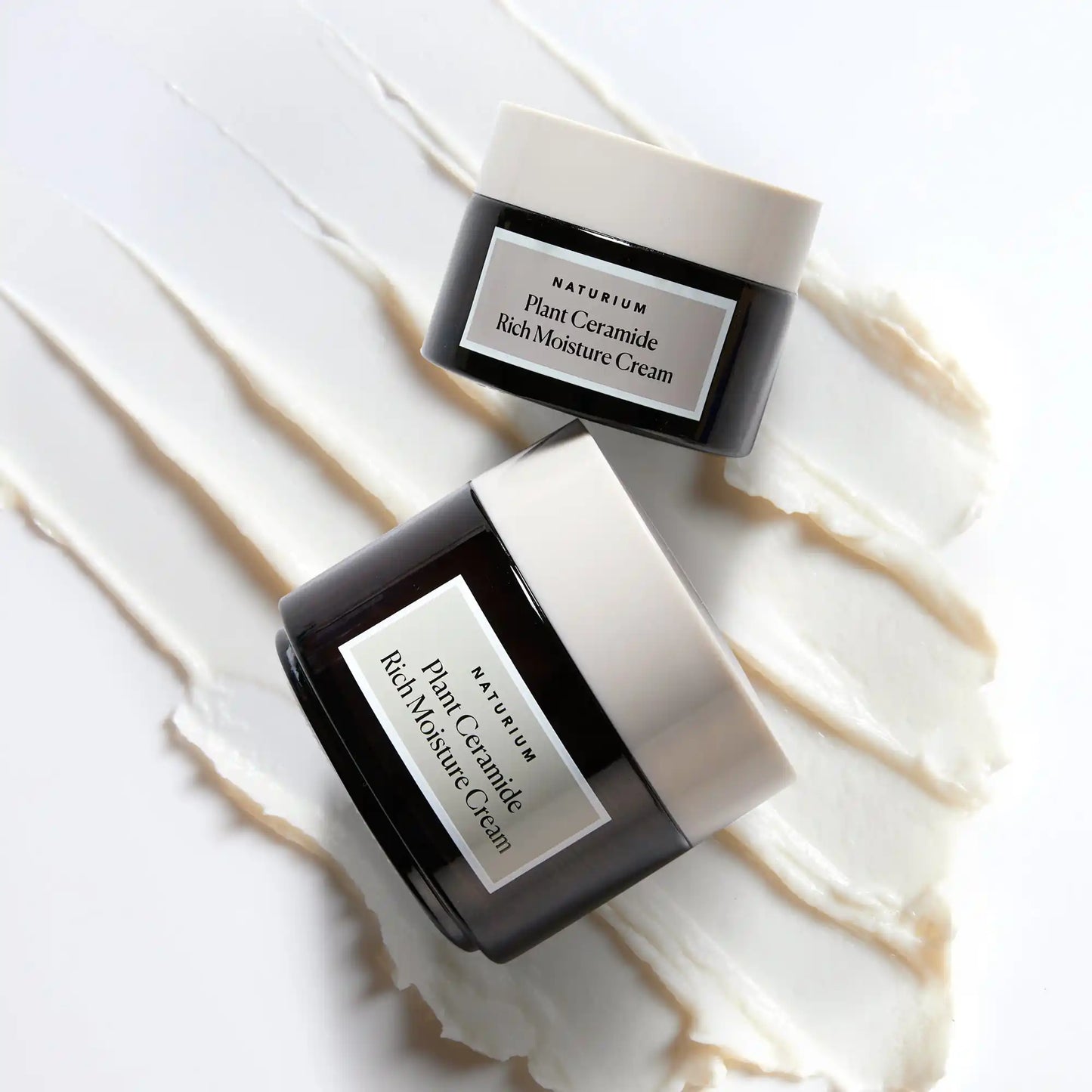 plant-ceramide-rich-moisture-cream-jumbo-p5 11_18_2021_Naturium0575-crop.webp